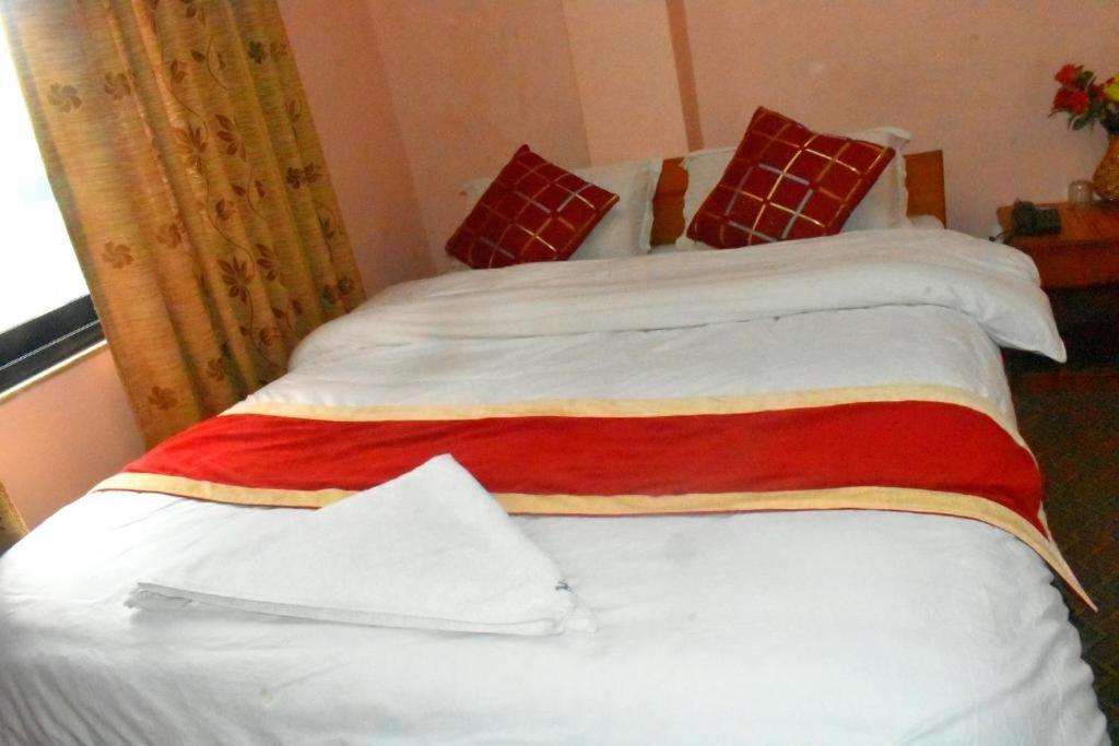 Festoon Hotel Катманду Экстерьер фото